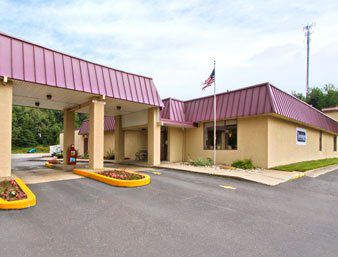 Travelodge Brookville Екстериор снимка